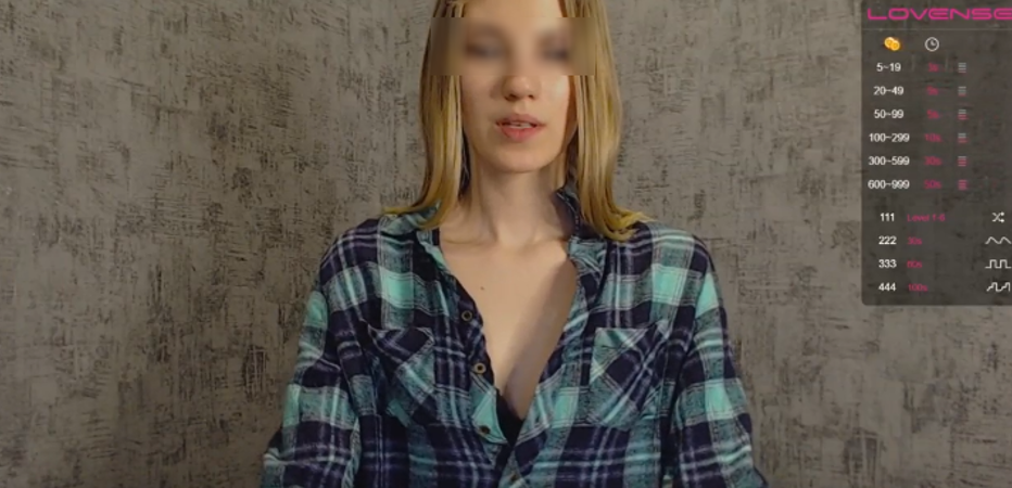 вебкам модель с подключенным Lovense