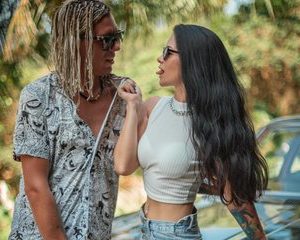 travel-couple.jpg