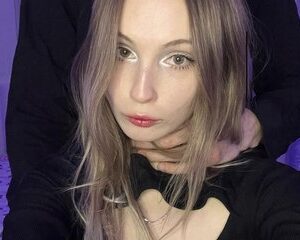 hollyjoys.jpg